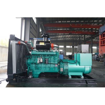 250kw乾能柴油發(fā)電機(jī)組-乾能6缸柴油機(jī)QN9D340D2柴油發(fā)電機(jī)組,缸徑/行程：114/144mm,柴油發(fā)電機(jī)組水冷發(fā)動機(jī)功率255KW,柴油發(fā)電機(jī)組配套馬拉松斯坦福發(fā)電機(jī)。廠價直銷歡迎選購：13773399855。
