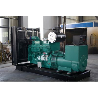 500kw重慶康明斯柴油發(fā)電機(jī)組-重慶康明斯6缸柴油機(jī)KTAA19-G6柴油發(fā)電機(jī)組,缸徑/行程：159/159mm,柴油發(fā)電機(jī)組水冷發(fā)動(dòng)機(jī)功率570KW,柴油發(fā)電機(jī)組配套馬拉松斯坦福發(fā)電機(jī)。廠價(jià)直銷歡迎選購(gòu)：13773399855。