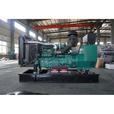 120kw沃爾沃柴油發(fā)電機(jī)組-沃爾沃6缸柴油機(jī)TAD731GE柴油發(fā)電機(jī)組,缸徑/行程：108/130mm,柴油發(fā)電機(jī)組水冷發(fā)動(dòng)機(jī)功率133KW,柴油發(fā)電機(jī)組配套馬拉松斯坦福發(fā)電機(jī)。廠價(jià)直銷歡迎選購(gòu)：13773399855。