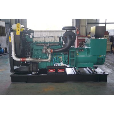 200kw沃爾沃柴油發(fā)電機(jī)組-沃爾沃6缸柴油機(jī)TAD734GE柴油發(fā)電機(jī)組,缸徑/行程：108/130mm,柴油發(fā)電機(jī)組水冷發(fā)動(dòng)機(jī)功率222KW,柴油發(fā)電機(jī)組配套馬拉松斯坦福發(fā)電機(jī)。廠價(jià)直銷歡迎選購(gòu)：13773399855。