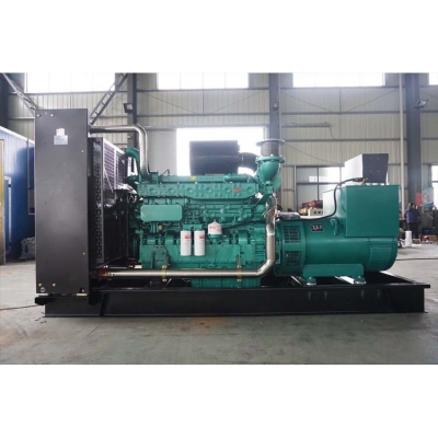 700KW玉柴柴油發(fā)電機(jī)組-玉柴6缸柴油機(jī)YC6TD1000-D30,柴油發(fā)電機(jī)組缸徑/行程：152/180mm,柴油發(fā)電機(jī)組水冷發(fā)動(dòng)機(jī)功率735KW,柴油發(fā)電機(jī)組配套馬拉松斯坦福發(fā)電機(jī)。廠價(jià)直銷歡迎選購(gòu)：13773399855。
