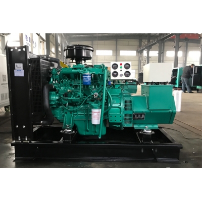 25KW玉柴柴油發(fā)電機(jī)組-玉柴4缸柴油機(jī)YCD4R12D-40,柴油發(fā)電機(jī)組缸徑/行程：98/115mm,柴油發(fā)電機(jī)組水冷發(fā)動(dòng)機(jī)功率33KW,柴油發(fā)電機(jī)組配套馬拉松斯坦福發(fā)電機(jī)。廠價(jià)直銷(xiāo)歡迎選購(gòu)：13773399855。